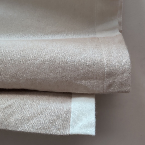 Gobi 100% Mongolian Cashmere Cream and White Colourblock Turtleneck Sweater - Picture 7 of 15